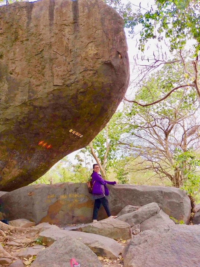 đá khổng lồ - điểm hấp dẫn tại chùa Bửu Phong 