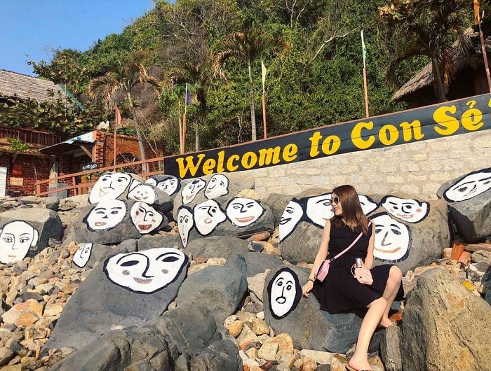 When traveling Nha Trang to fully discover the beauty of Con Se Tre?