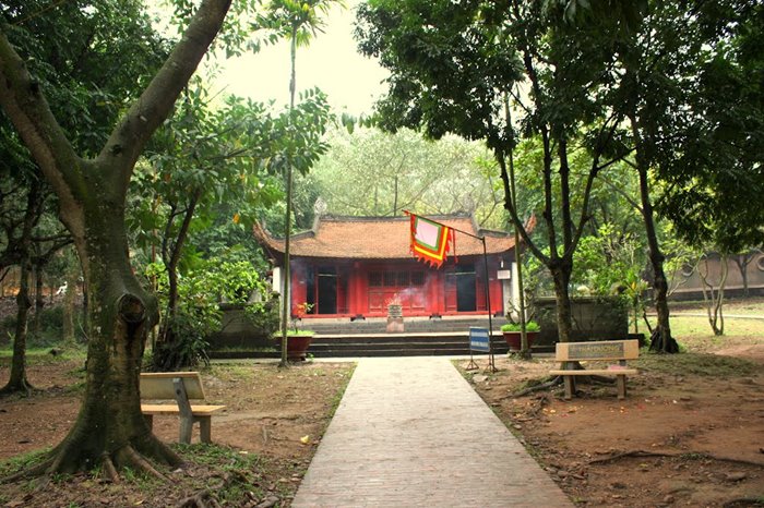 Dai Bi pagoda at Giong Soc Son temple 