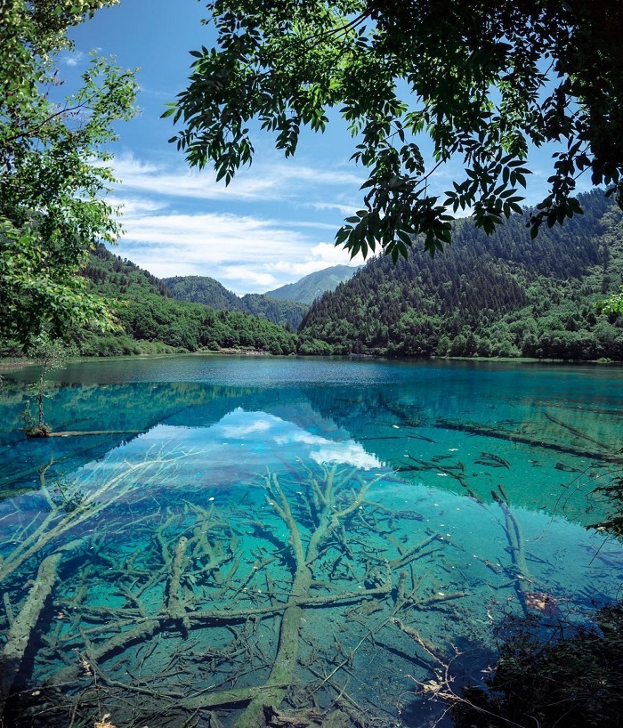 Mirror Lake - China Jiuzhaigou Travel