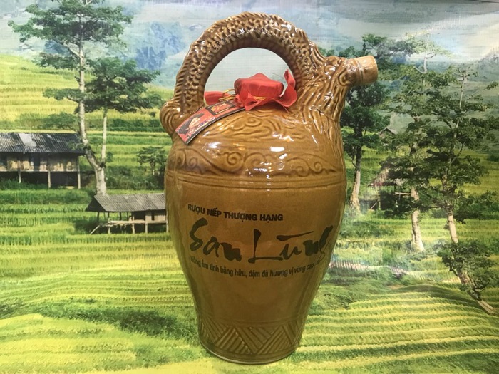 Du lịch Lào Cai mua gì làm quà? Rượu San Lùng - Đặc sản nên mua khi tới Lào Cai