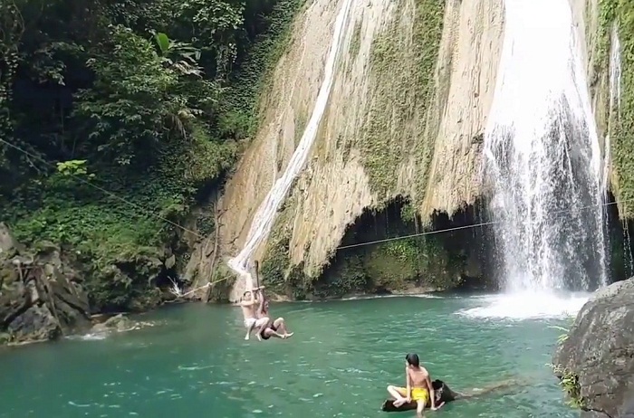 Interesting activities at Khuoi Nhi waterfall 