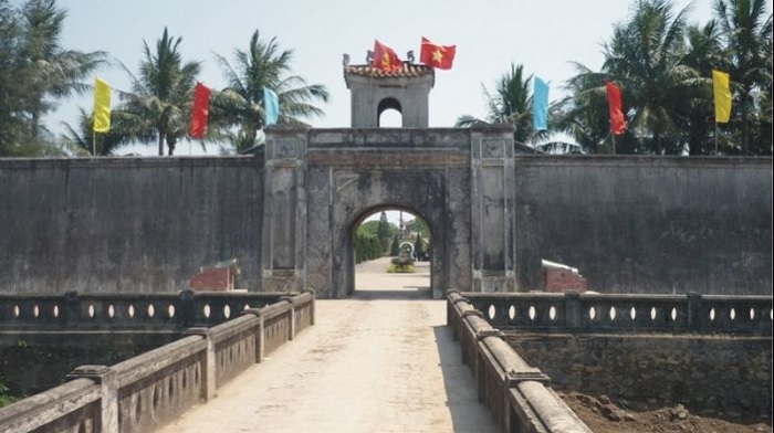 city ​​gate - impressive architecture of Quang Ngai ancient citadel 