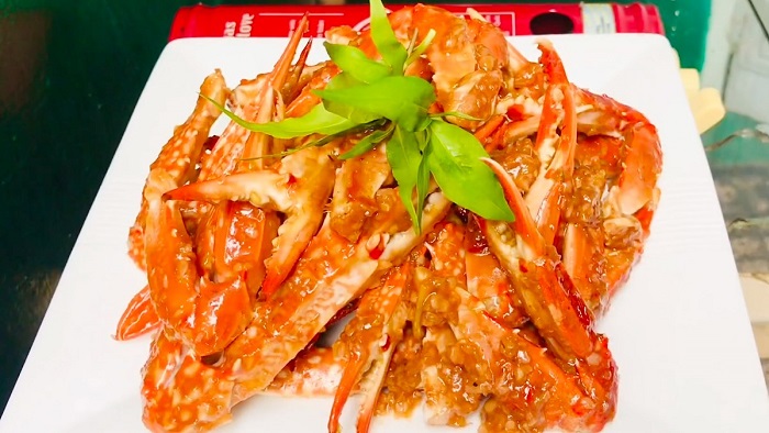 What to eat when traveling on Hon Ngu island?  Tamarind roasted clams - Delicious dish on Hon Ngu island