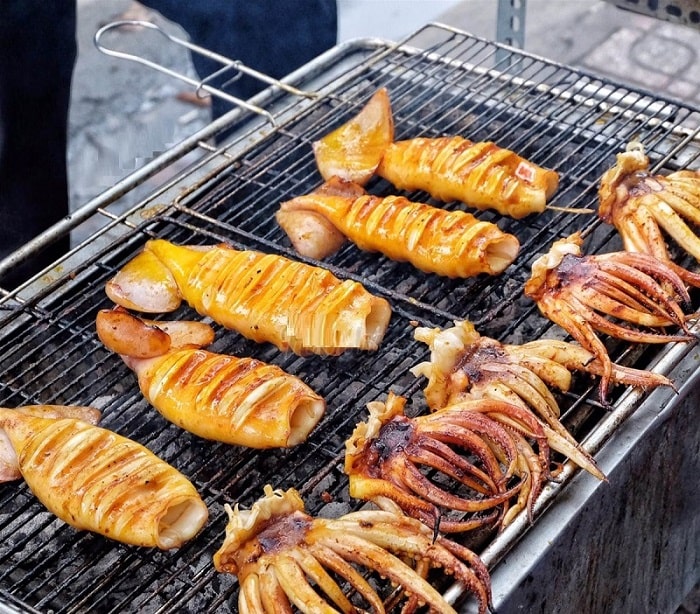 What to eat when traveling on Hon Ngu island?  Grilled squid - Delicious dish on Hon Ngu Island