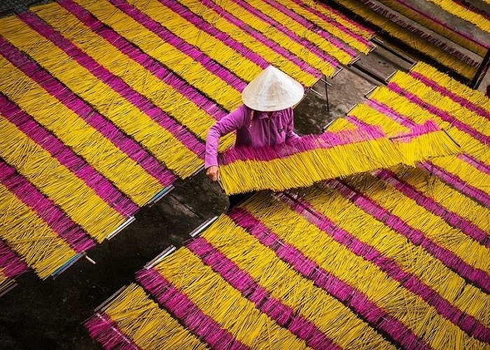 making incense - impressive craft village in Tay Ninh