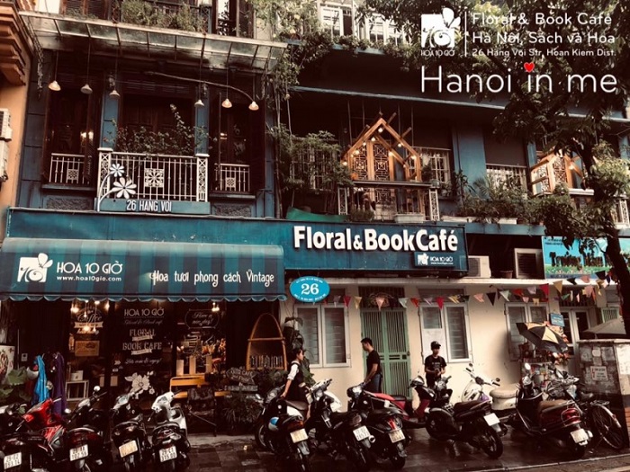 Floral And Book Cafe là một trong những quán cà phê sách ở Hà Nội