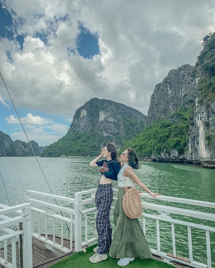 Sea tourism in the North - Halong Bay