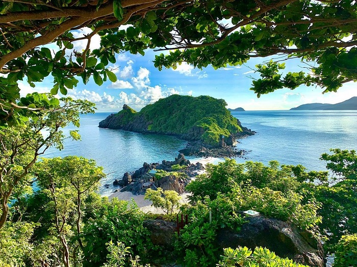 Hon Tre Lon Con Dao is one of the three famous Hon Tre islands in Vietnam