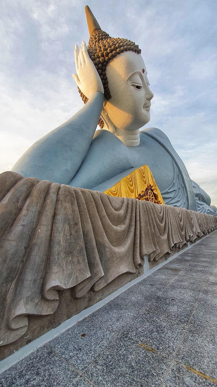 Chiêm ngưỡng tượng Phật Thích Ca nằm lớn nhất Việt Nam - Bức tượng uy nghiêm