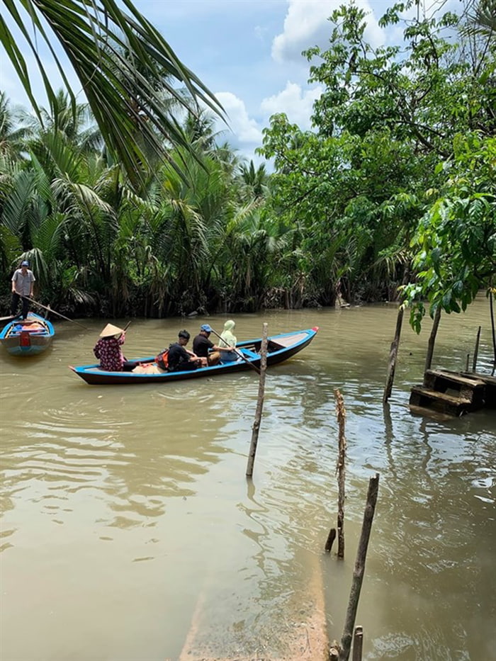 Khám phá Cocoland homestay Bến Tre - Chèo thuyền