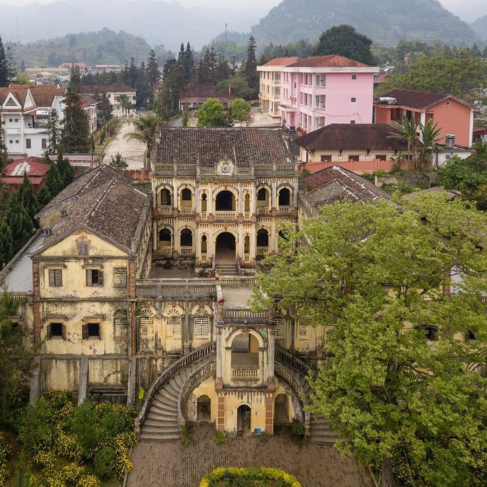Hoang A Tuong Palace is a famous destination in Bac Ha, Lao Cai
