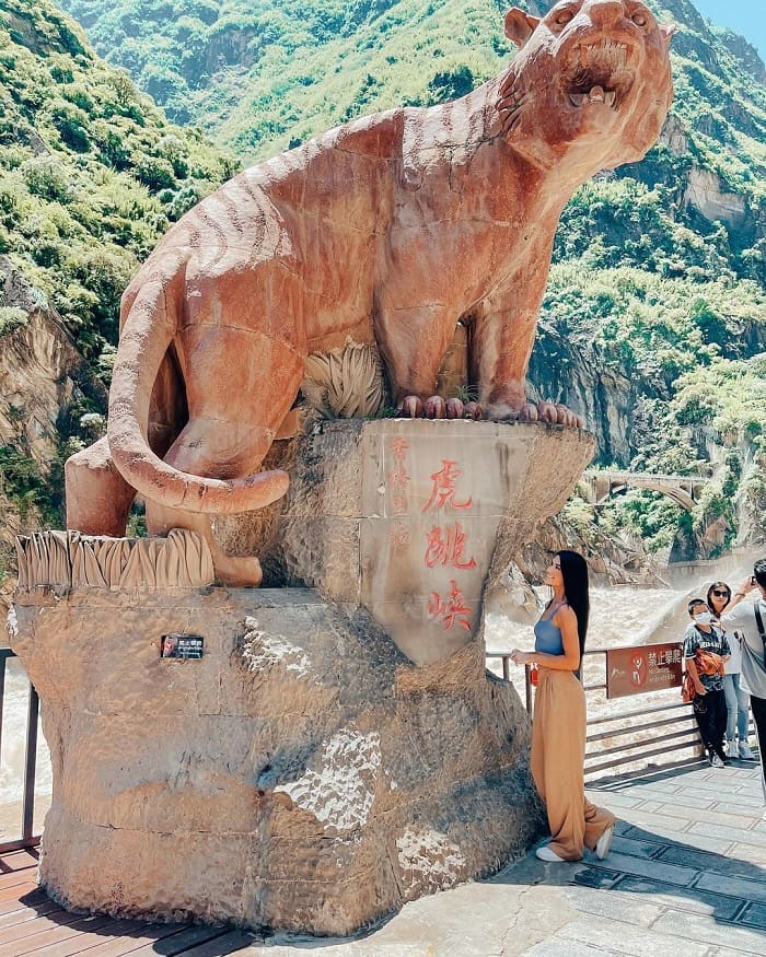 Hẻm núi Hổ Nhảy - một trong những thắng cảnh đẹp ở Lệ Giang độc đáo 