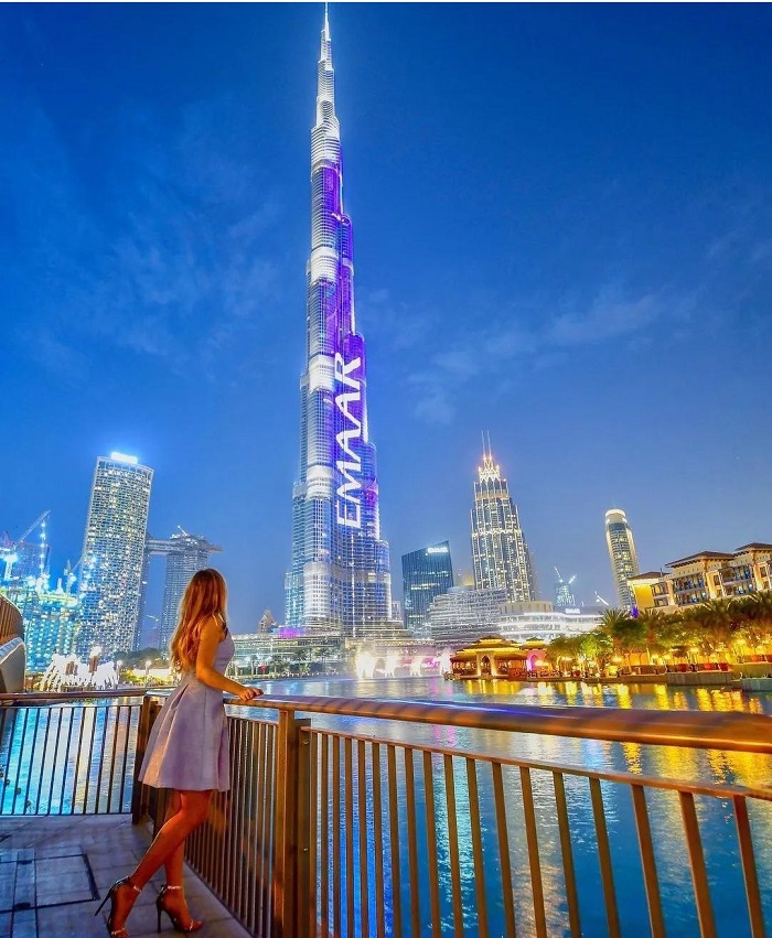 Chụp hình với tòa tháp Burj nơi chụp ảnh đẹp ở Dubai