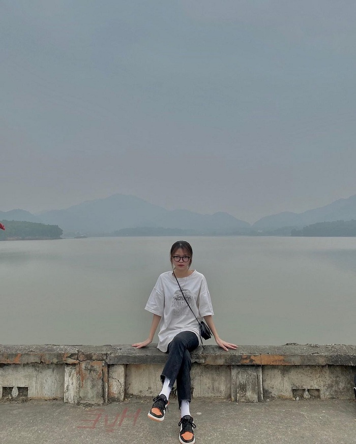 Dong Quan Lake is a beautiful lake on the outskirts of Hanoi