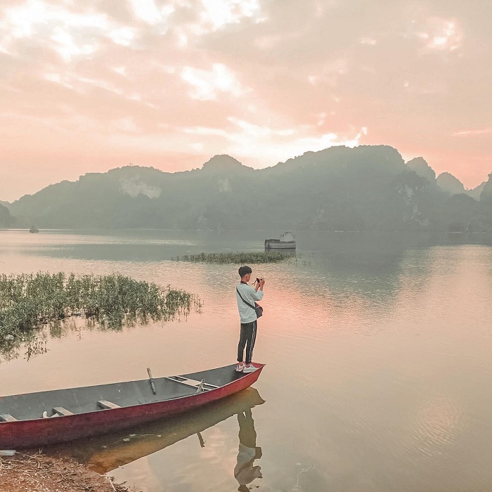 Quan Son Lake is a beautiful lake on the outskirts of Hanoi