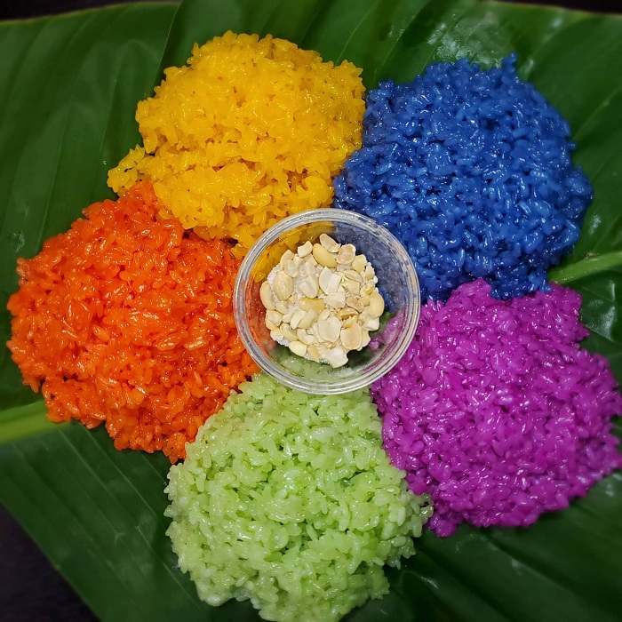 Five-color sticky rice is a very delicious Vietnamese sticky rice dish