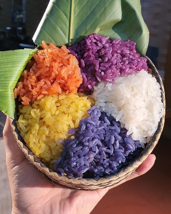 Five-color sticky rice is a very delicious Vietnamese sticky rice dish