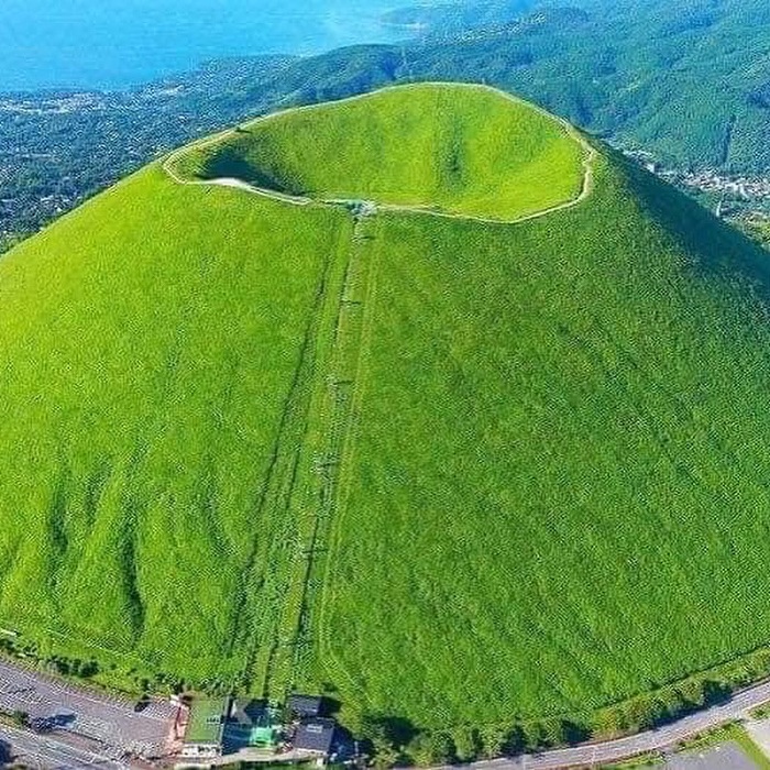 Vẻ đẹp của núi lửa Omuro Nhật Bản 
