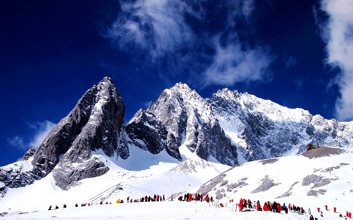 Núi Tuyết Ngọc Long - một trong những thắng cảnh đẹp ở Lệ Giang tuyệt đẹp vào mùa đông 