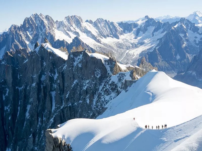 Leo núi là một thử thách ở núi Mont Blanc - 10 kỳ quan thiên nhiên nguy hiểm nhất thế giới