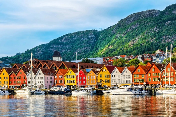 Đặc sắc của Bergen là những ngôi nhà sơn màu sặc sỡ - du lịch Bergen Nauy