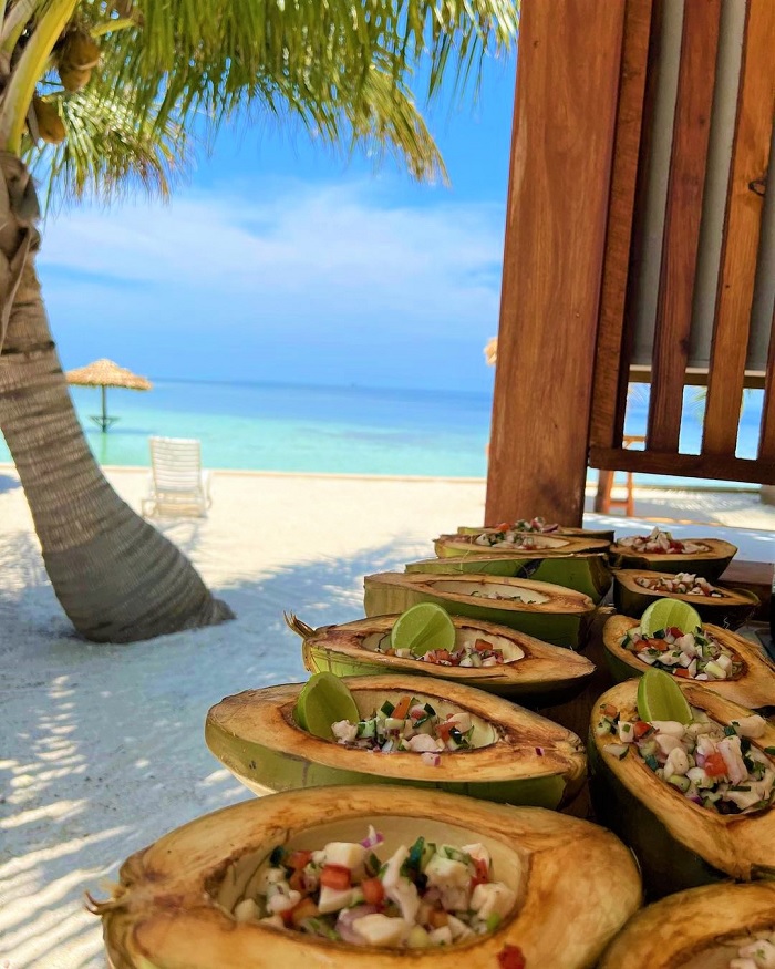 Các nhà hàng dọc theo bãi biển có giá cao hơn do đông khách du lịch và thường phục vụ đồ ăn phương Tây. - du lịch Placencia Belize
