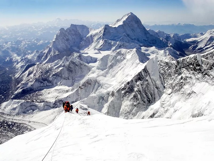 Leo lên đỉnh Everest - 10 kỳ quan thiên nhiên nguy hiểm nhất thế giới
