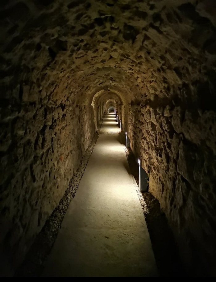 Đường hầm dưới lòng đất địa điểm du lịch Eger