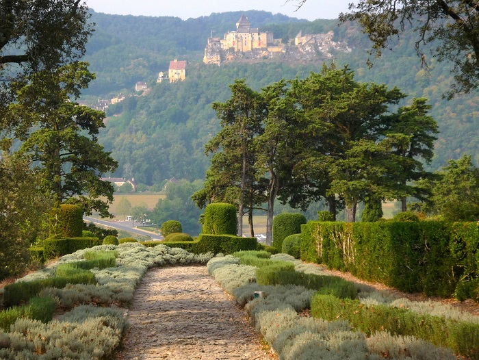 Lâu đài Castelnaud nhìn từ Khu vườn Marqueyssac
