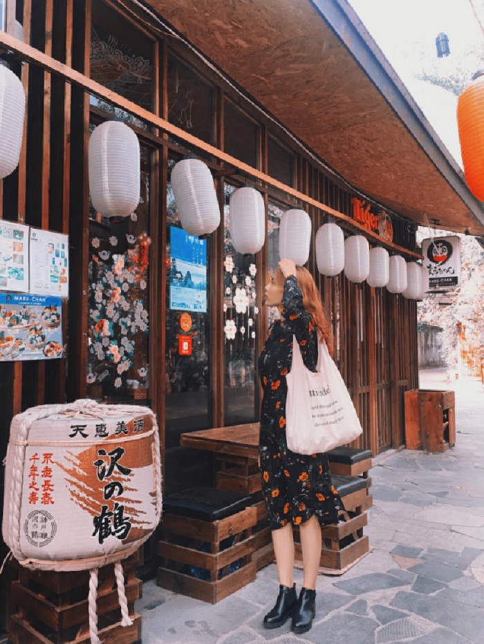 Oishi Town Sài Gòn khám phá nhà hàng ROOL