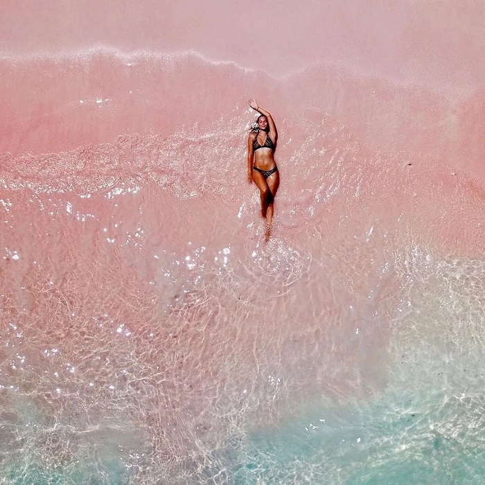 Pink Beach là bãi biển cát hồng trên thế giới nằm ở Indonesia