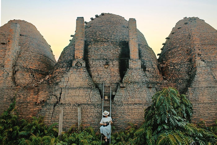 Western travel experiences - Peace in the midst of the brick kiln scene