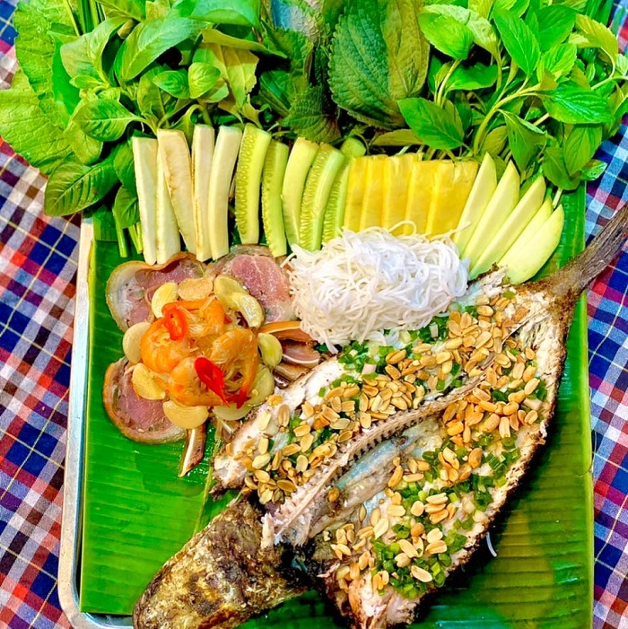 Western travel experiences - Grilled snakehead fish