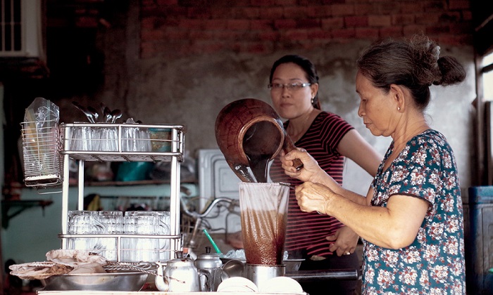 Quán cà phê vợt 2 Ngầu được bà Hồ Thị Hạnh mở bán tính đến nay đã được hơn 50 năm
