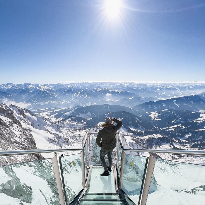 Dachstein Skywalk là cây cầu kính nổi tiếng thế giới nằm trên dãy Alps 