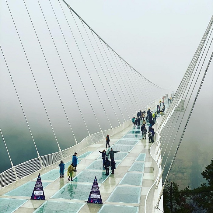 Cầu kính Trương Gia Giới cũng là cây cầu kính nổi tiếng thế giới nằm tại Trung Quốc