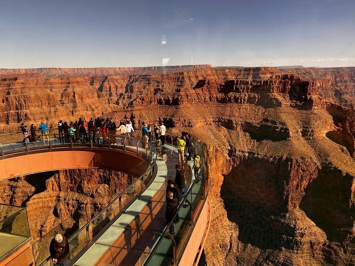 Grand Canyon Skywalk là cây cầu kính nổi tiếng thế giới dài 21 mét