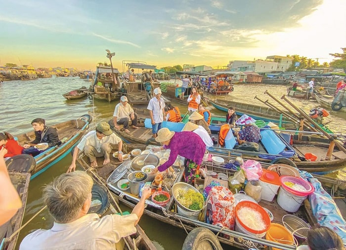 Pocket travel experiences in the West - Cai Rang floating market