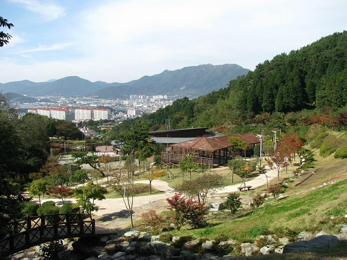 Công viên giấc mơ Jinhae là điểm tham quan ở thị trấn Jinhae