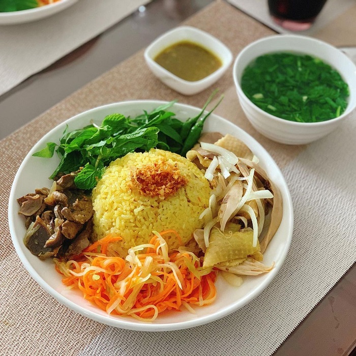 Cơm gà Hội An là đặc sản cơm gà Việt Nam được du khách yêu thích