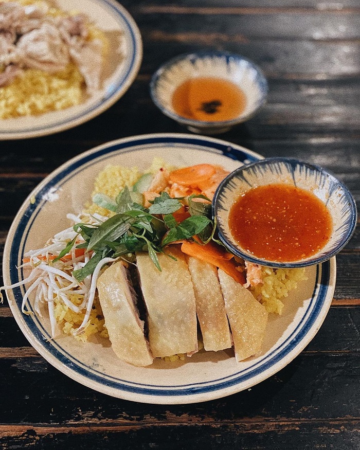 Cơm gà Phú Yên là đặc sản cơm gà Việt Nam nổi tiếng khắp xứ Nẫu