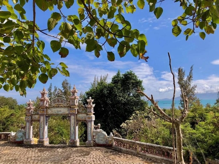 Điểm du lịch tâm linh ở đảo Hòn Thị Nha Trang 