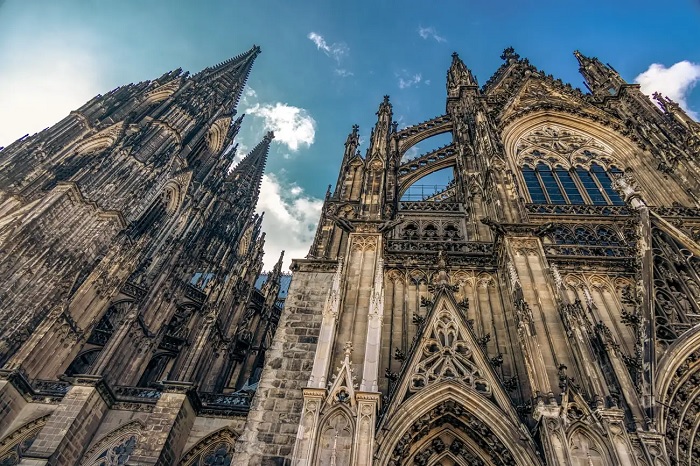 Nhà thờ lớn Cologne là công trình kiến trúc Gothic ở Châu Âu