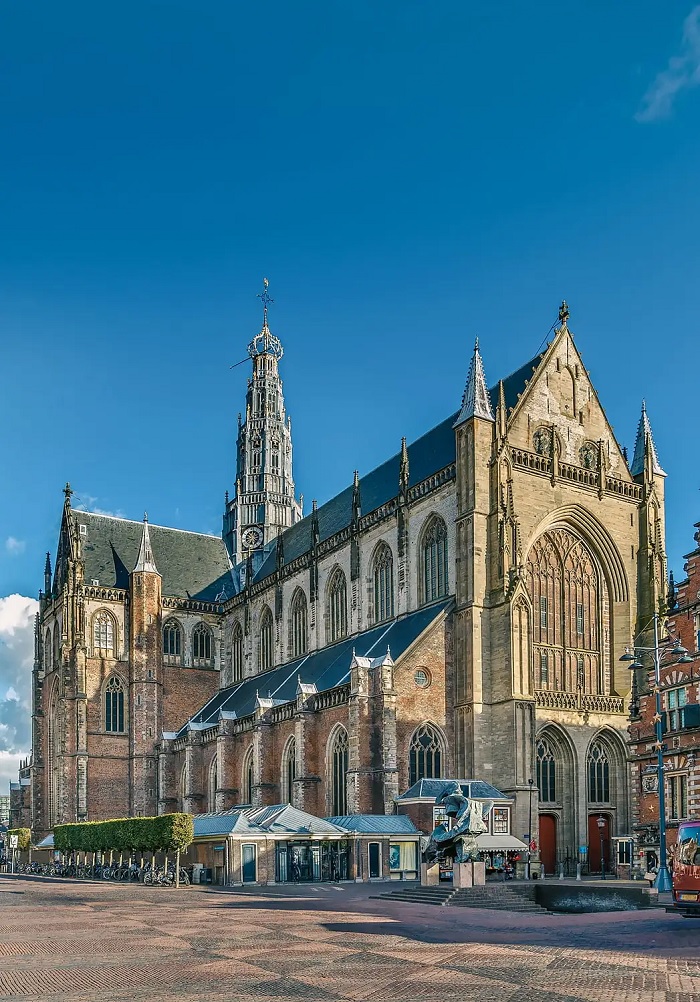Nhà thờ Saint Bavo là công trình kiến trúc Gothic ở Châu Âu