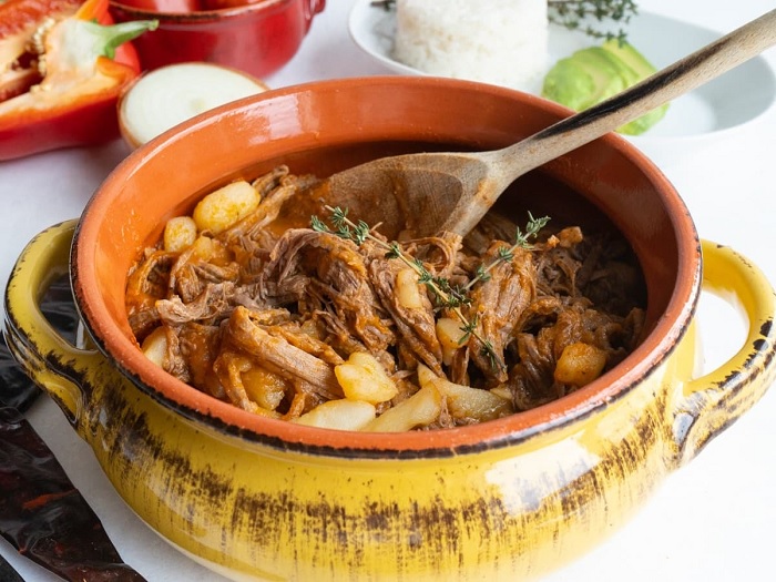 Hilachas hoặc thịt bò hầm Guatemala - ẩm thực Guatemala