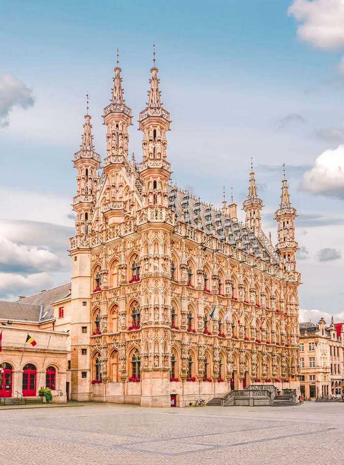 Tòa thị chính Leuven là công trình kiến trúc Gothic ở Châu Âu