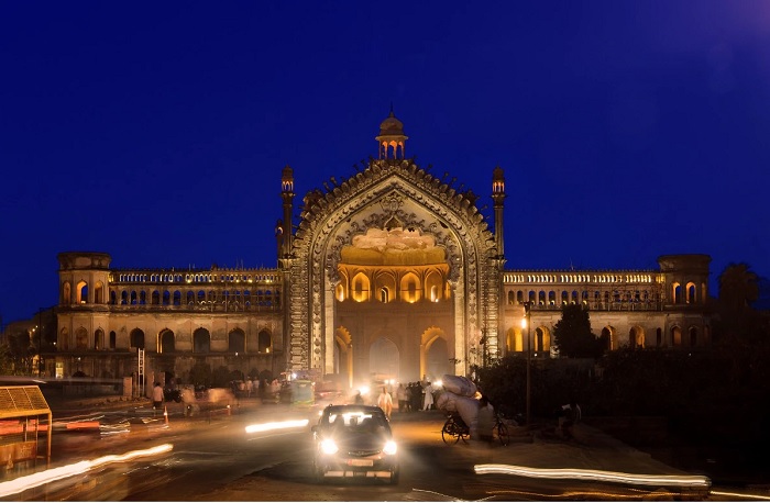 Rumi Darwaza - cổng Mughal được xây dựng ở trung tâm thủ đô  - địa điểm du lịch Uttar Pradesh