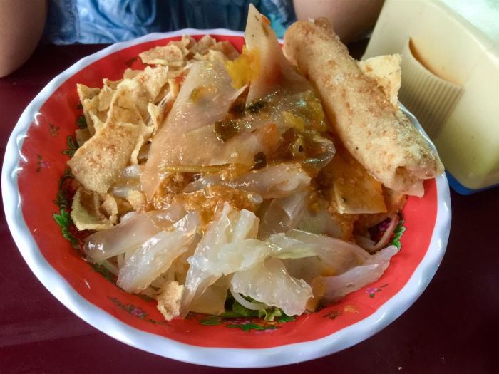cơm hến món ăn mùa hè ở Huế