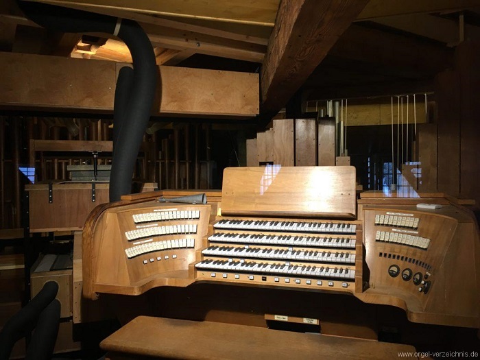 Nghe Organ ngoài trời ở thị trấn Kufstein Áo